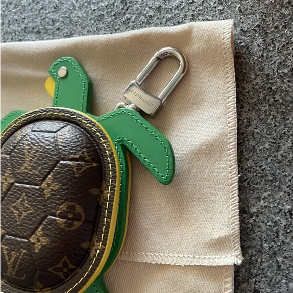 Limited edition Pharrell for Louis Vuitton SS24 Turtle Charm - Picture 3 of 6